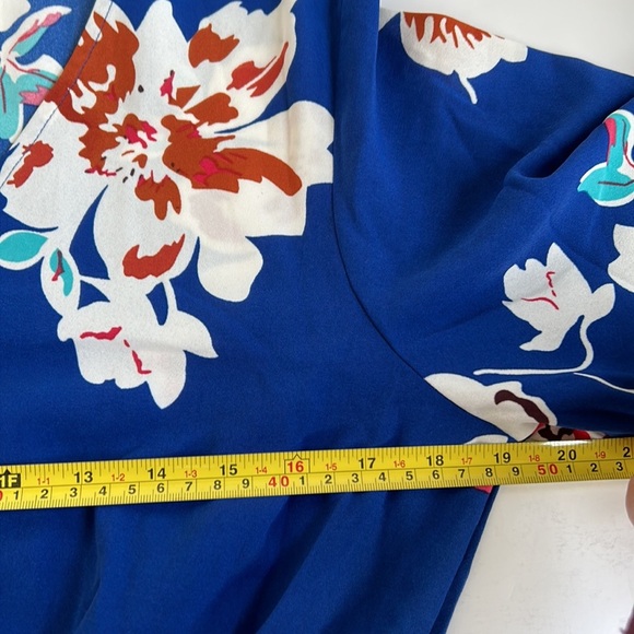 Summer blue and floral v-neck short romper half flare sleeve jumpsuit waist tie - Picture 11 of 16